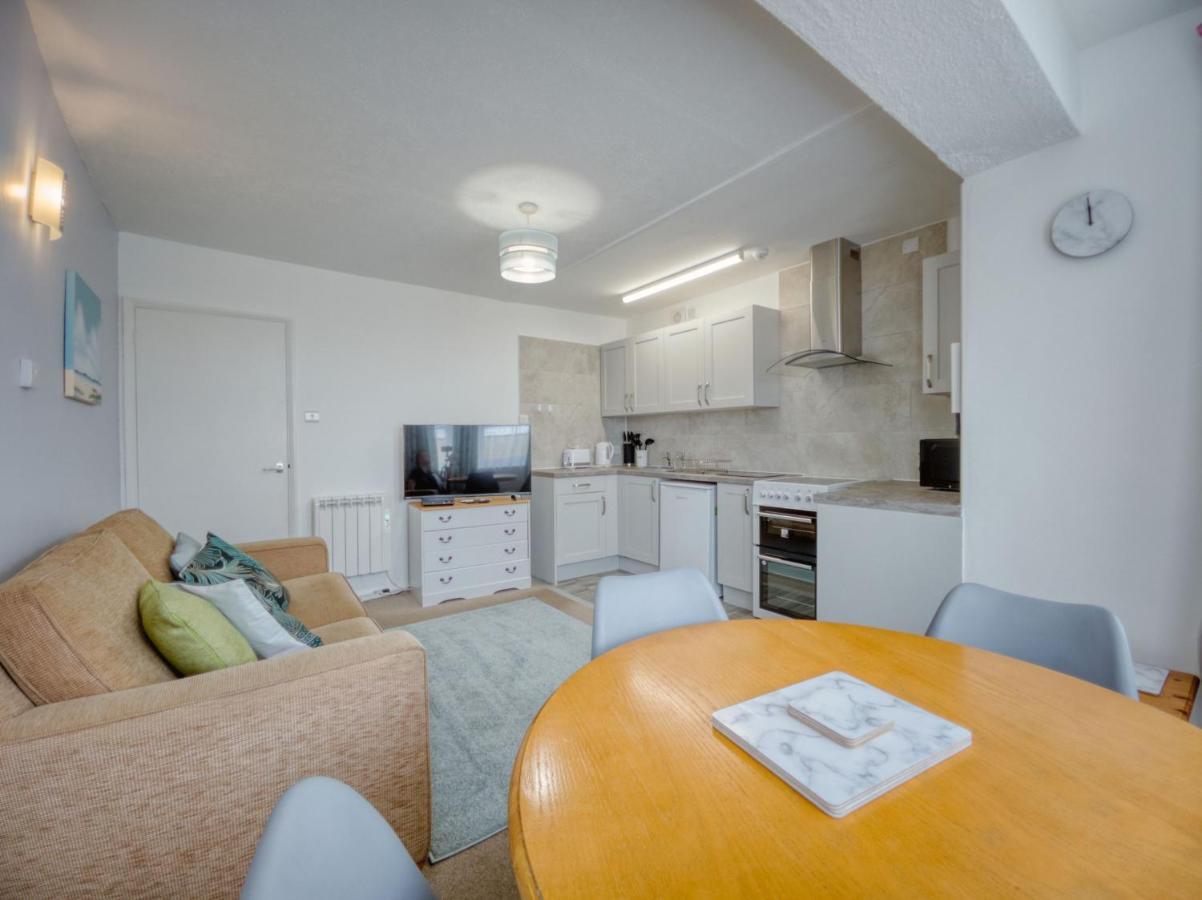 Apartment 7 - 1 Bedroom Sea Front Location - Step Free Access From Rear - Free Parking เพนตัน ภายนอก รูปภาพ
